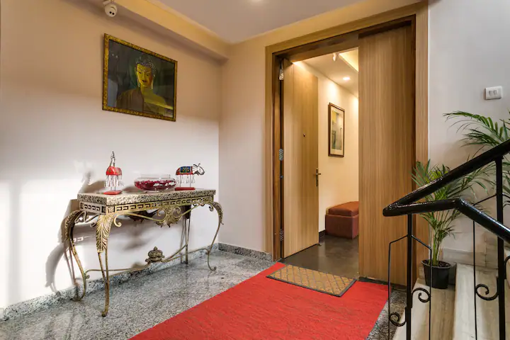 Moydom Private 1 BHK Apartment in South Delhi - Explore Comfort.